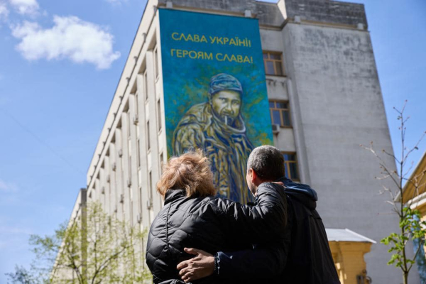 В Киеве появился мурал в честь бойца, расстрелянного за слова "Слава Украине"  - Общество