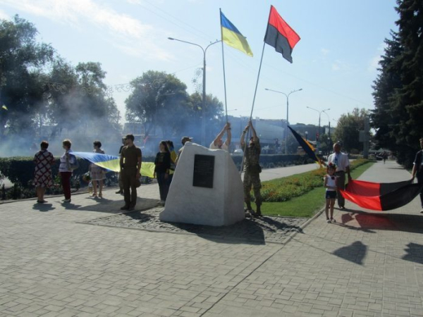 У Павлограді вночі агенти кремля спалили прапор УПА на Соборній площі