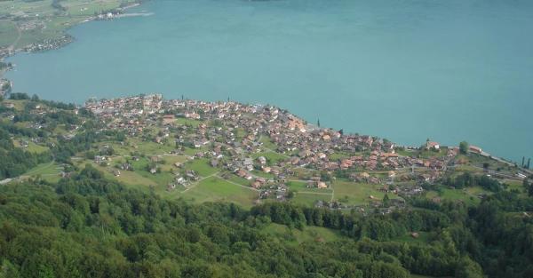 В Швейцарии село в Альпах срочно эвакуируют из-за возможного обвала камней - Общество