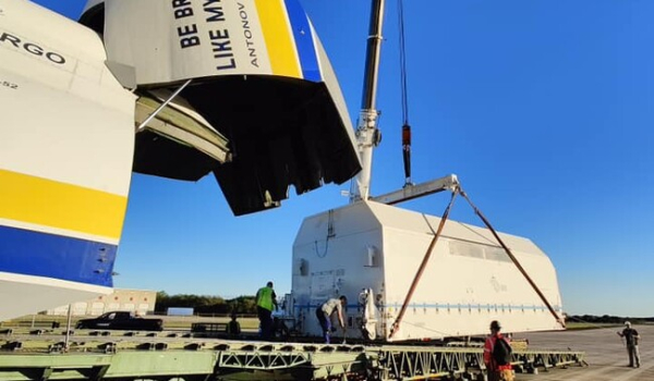 Самолет "Антонова" перевез спутник весом 55 тонн для запуска SpaceX - Общество