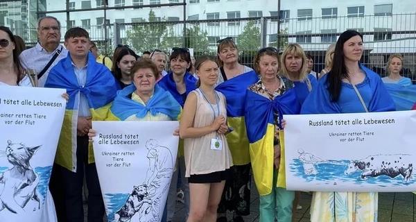 Грета Тунберг на митинге против экоцида в Украине засмеялась после вопроса о работе ООН - Общество