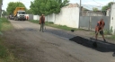 
				У Миргородській громаді триває поточний ремонт доріг
				