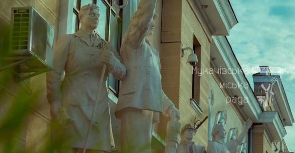 В Мукачево на железнодорожном вокзале демонтируют советские памятники - Общество