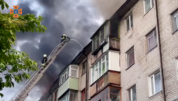 Про причини пожежі у Павлограді на вул. Соборної інформації немає, - вогонь охопив 245 кв. метрів