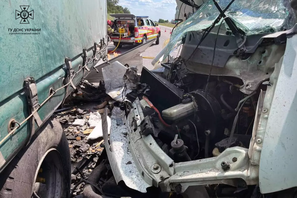 У ДТП на Дніпропетровщині зіткнулися дві вантажівки, водій однієї з яких загинув. ФОТО | новини Дніпра
