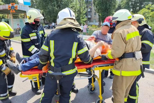 В Павлограді від зіткнення з вантажівкою 63-річного водія затиснуло у понівеченій автівці