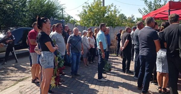 В Днепропетровской области похоронили мужчину, погибшего в схватке с патрульным  - Общество