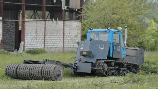 Тракторы-беспилотники и дроны с тепловизорами: кто разминирует поля в Украине - Общество