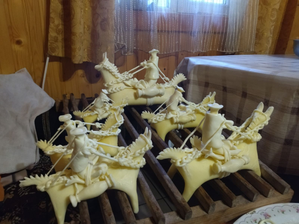 Мастерица из столицы сырных коников: На юбилеи лепим соленые торты, а на свадьбы - караваи - Общество