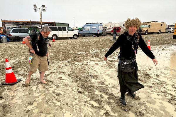 Ливень превратил территорию Burning Man в болото, 70 тысяч гостей оказались в ловушке  - Общество
