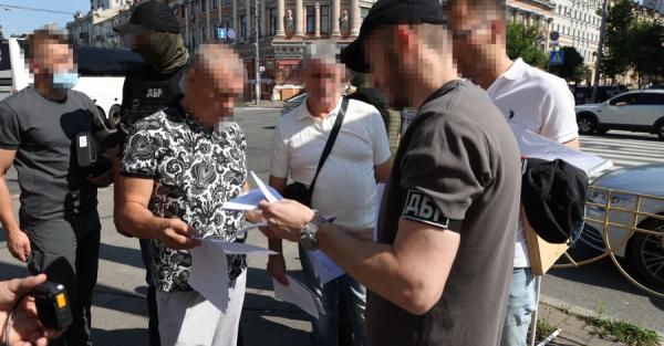 Арахамия заявил, что украинцев, выехавших за границу с фальшивыми справками, могут экстрадировать  - Общество