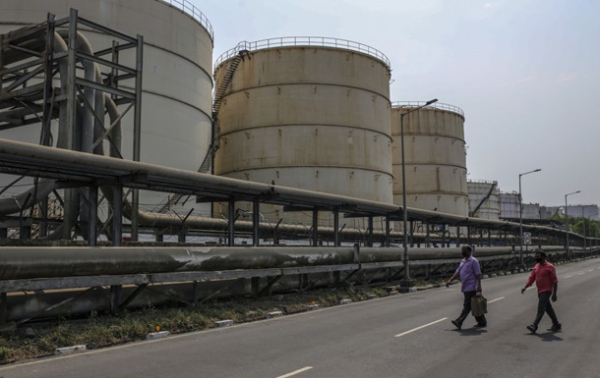 Индия поручила НПЗ придерживаться ценового потолка на нефть из России