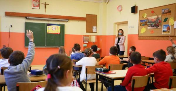 Совмещать трудно. Выбираем одну школу: как будут учиться украинские школьники в Польше - Общество