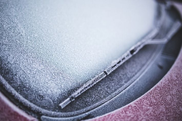 
Эксперт поделился лайфхаком, как защитить лобовое стекло автомобиля от замерзания - Новости Мелитополя. РІА-Південь
