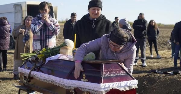 В селе Гроза похоронили 8-летнего Ивана и его родных, погибших от ракетного удара - Общество