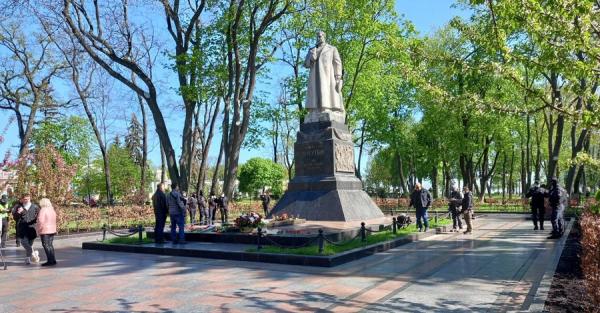Минкульт разрешил столичным властям снести памятник Ватутину - Общество