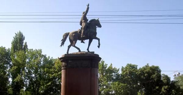 В Киеве разрешили демонтировать памятники Пушкину и Щорсу - Общество