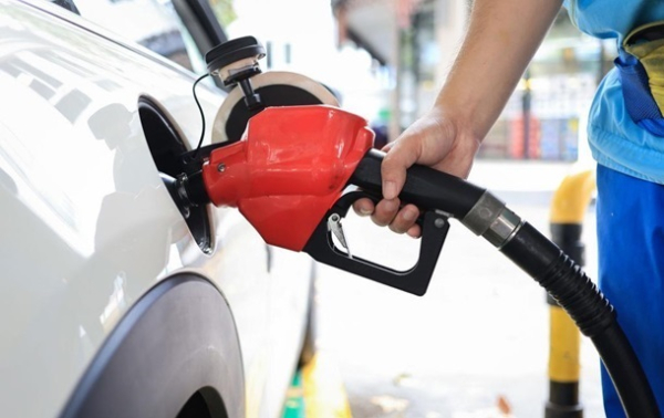 На АЗС снижаются цены на бензин и дизтопливо