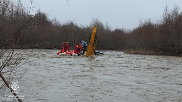 
На Прикарпатье трактор с двумя людьми упал в реку - Новости Мелитополя. РІА-Південь
