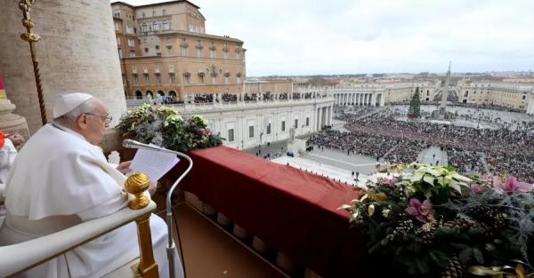 Папа Римский во время рождественского послания молился о мире в Украине - Общество