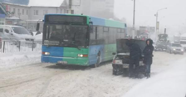 Северный циклон несет в Украине сильный ветер и снегопады: погода на 25 января - Общество