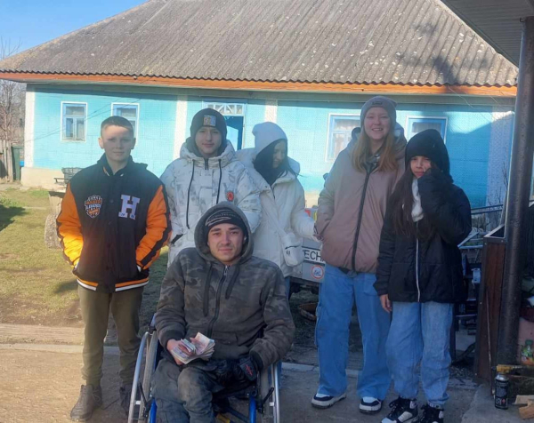 Волонтер из Буковины, передвигающийся на инвалидном кресле, делает турбопечки для ВСУ - Общество