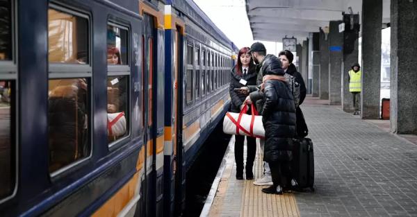 "УЗ" изменила условия посадки на некоторые поезда из-за протестов в Польше - Общество