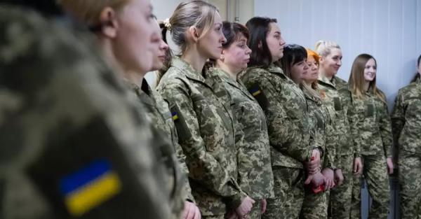 В ВСУ впервые начали выдавать женщинам особую военную форму  - Общество