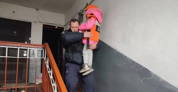 С приграничья Сумской области эвакуировали две сотни взрослых и детей - Общество