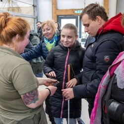 В Великобритании украинские дети-сироты встретились со львами из Киева - Общество