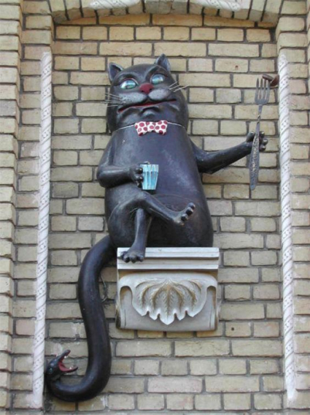 На Андреевском спуске появилась скульптура Кота Бегемота  - Общество