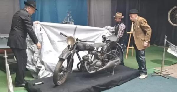 Во Львовской области нашли редкий немецкий мотоцикл, который пролежал в земле более 80 лет - Общество