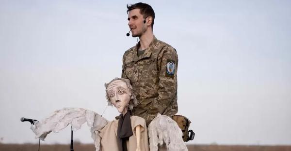 Фронтовой театр марионеток: как военнослужащий-кукловод лечит души бойцов - Общество