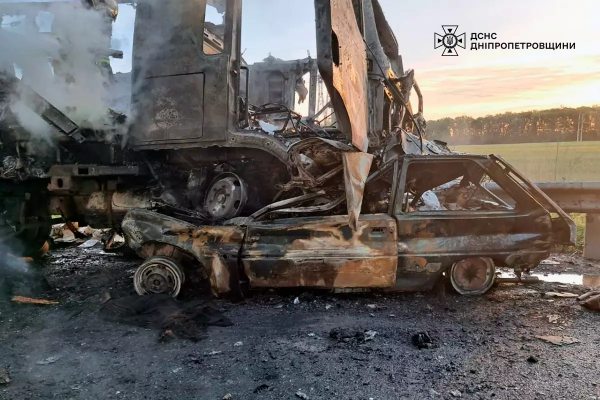 На Дніпропетровщині під час ДТП спалахнув автомобіль та загинули двоє людей | новини Дніпра