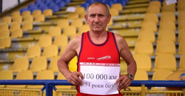 69-летний учитель за 54 года пробежал 100 тысяч километров: Бегать никогда не поздно - Общество