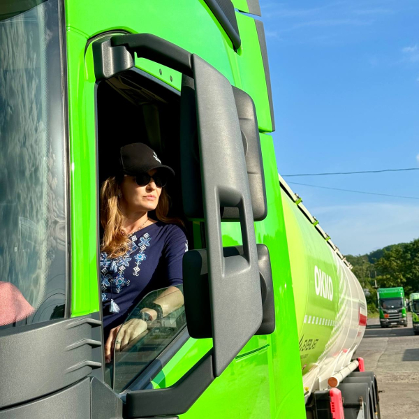 Водительницы грузовиков: Как и зачем украинки осваивают мужскую профессию - Общество