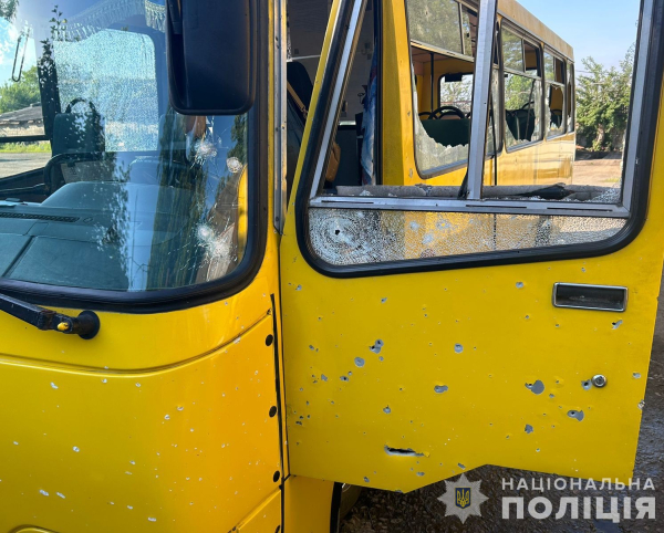 У Нікополі ворог дроном атакував автобус з людьми, є поранені, - поліція  | новини Дніпра