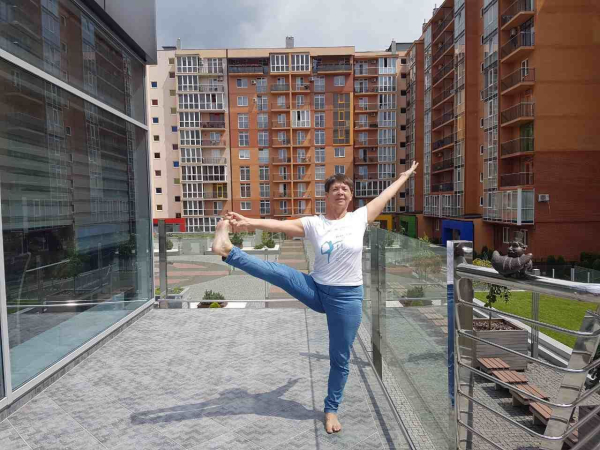 Жительница Черновцов открыла йога-студию в 59 лет и преподает там уже 15 лет - Общество