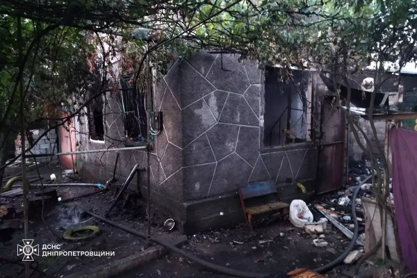 На Дніпропетровщині внаслідок пожежі на дачі загинула жінка та постраждав чоловік | новини Дніпра
