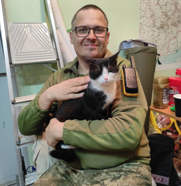 Вместо сникерсов – корм для животных: ветеран из Львова открыл первый в Украине мопсомат - Общество