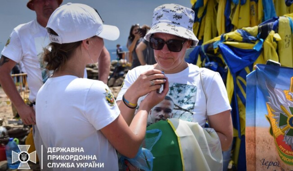 Украинские пограничники почтили память погибших побратимов восхождением на Говерлу - Общество