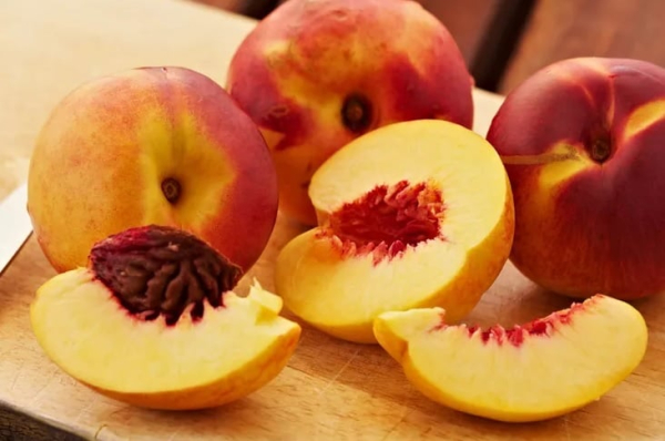 Выбираем самые вкусные персики: желтые – кисловатые, белые – сочные, а инжирные смакуют детям - Общество