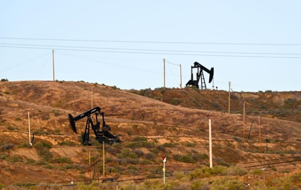 Цена на нефть упала ниже психологического уровня