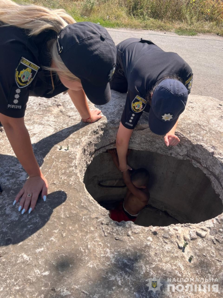 На Дніпропетровщині поліцейські допомогли хлопчику вибратися з технічного колодязю  | новини Дніпра