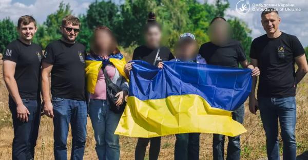 Украина вернула на подконтрольную часть территории еще троих человек - Общество