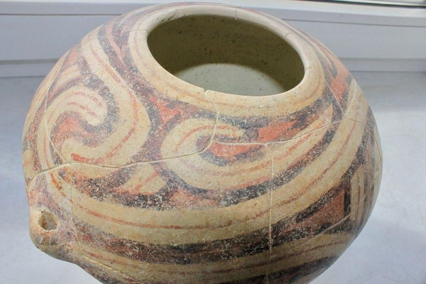 Из Украины пытались вывезти трипольскую вазу, которой почти 7 тысяч лет - Общество