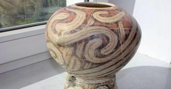 Из Украины пытались вывезти трипольскую вазу, которой почти 7 тысяч лет - Общество