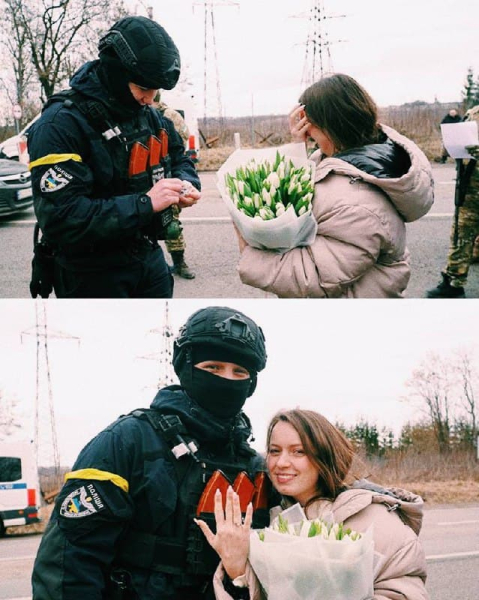 Любовь победит войну: полицейский сделал предложение своей девушке прямо на блокпосту фото - Общество