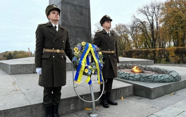 
Зеленский возложил венок к могиле Неизвестного солдата - Новости Мелитополя
