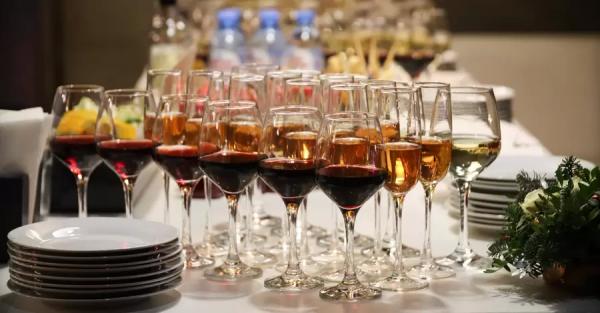Алкоголь в Новый год: чтобы вечеринка не закончилась внезапно - Общество